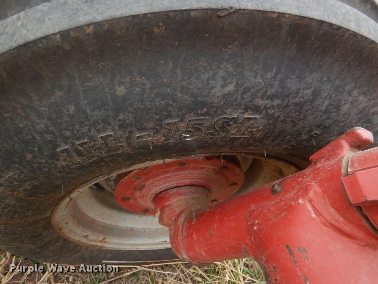 image for item FJ9858 1981 International Hydro 186 tractor