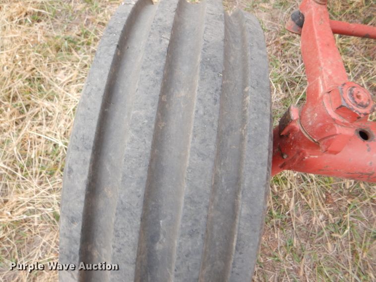 image for item FJ9858 1981 International Hydro 186 tractor