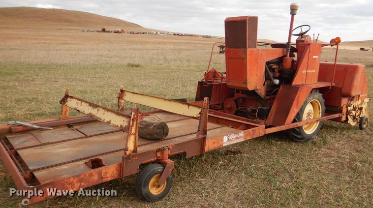 image for item FJ9867 New Holland 1282 Haycruiser square baler