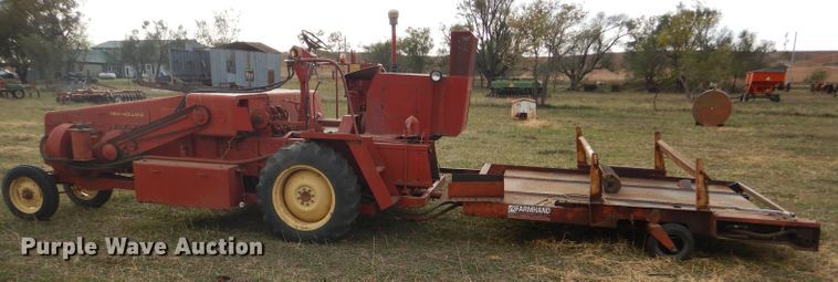 image for item FJ9867 New Holland 1282 Haycruiser square baler