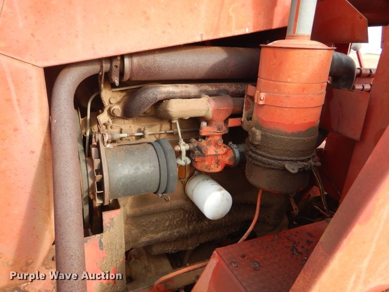 image for item FJ9867 New Holland 1282 Haycruiser square baler