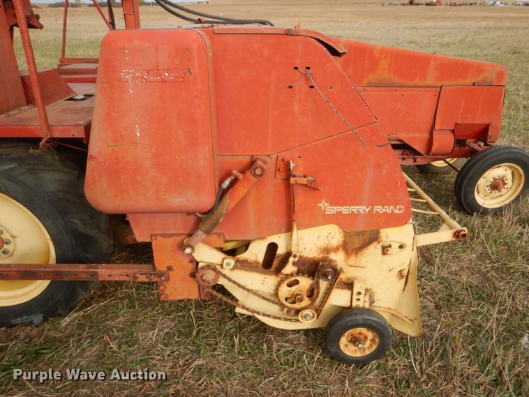 image for item FJ9867 New Holland 1282 Haycruiser square baler