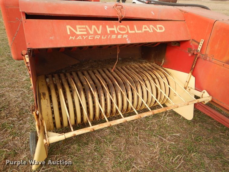 image for item FJ9867 New Holland 1282 Haycruiser square baler