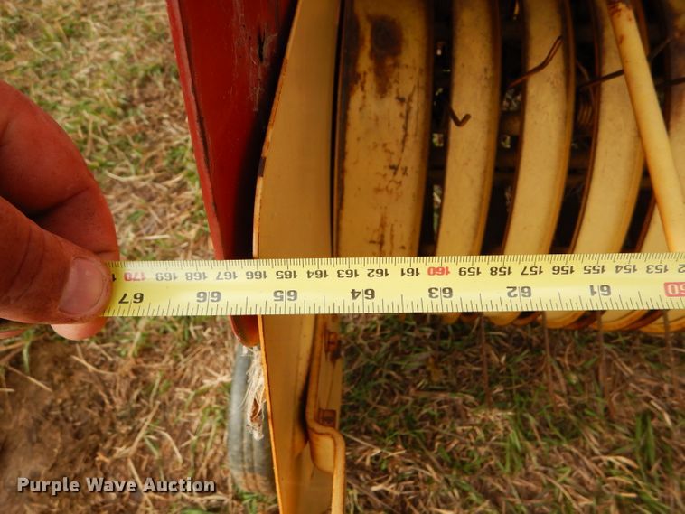 image for item FJ9867 New Holland 1282 Haycruiser square baler