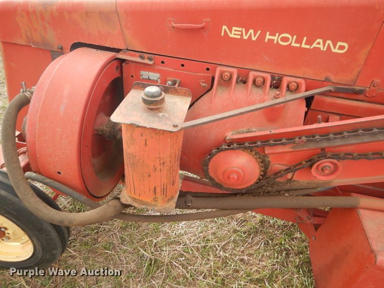 image for item FJ9867 New Holland 1282 Haycruiser square baler