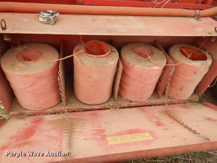 image for item FJ9867 New Holland 1282 Haycruiser square baler