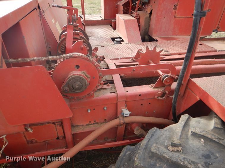 image for item FJ9867 New Holland 1282 Haycruiser square baler