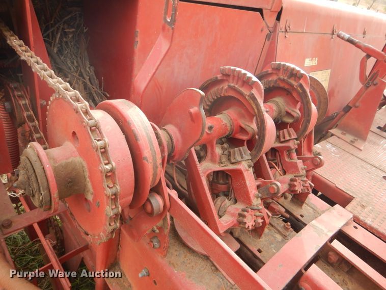 image for item FJ9867 New Holland 1282 Haycruiser square baler