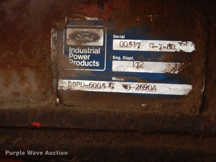 image for item FJ9867 New Holland 1282 Haycruiser square baler