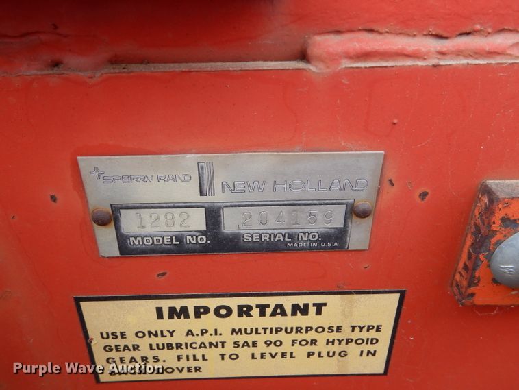 image for item FJ9867 New Holland 1282 Haycruiser square baler