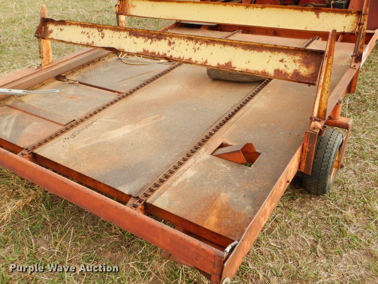 image for item FJ9867 New Holland 1282 Haycruiser square baler