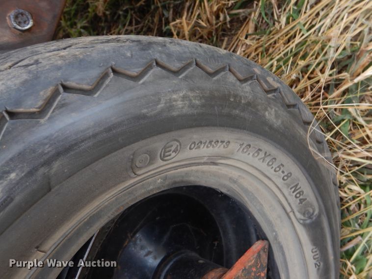 image for item FJ9867 New Holland 1282 Haycruiser square baler