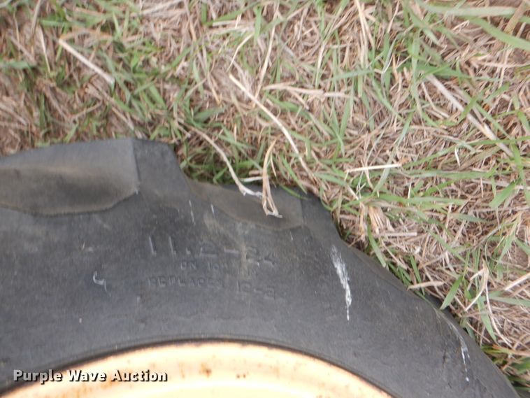 image for item FJ9867 New Holland 1282 Haycruiser square baler