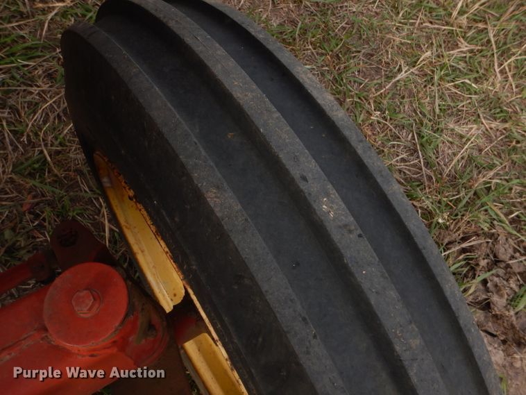 image for item FJ9867 New Holland 1282 Haycruiser square baler