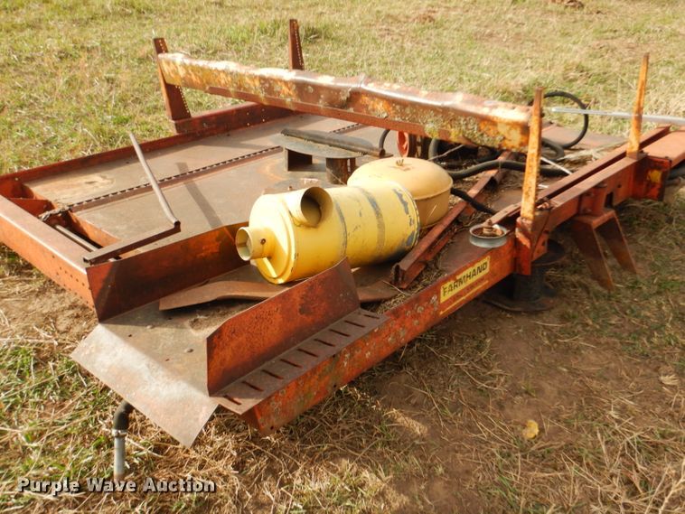 image for item FJ9867 New Holland 1282 Haycruiser square baler