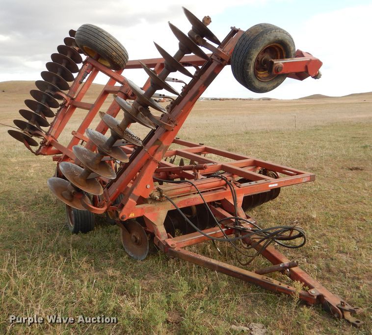 image for item FJ9870 1982 Sunflower 1320-18 tandem off-set disk