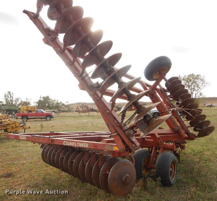 image for item FJ9870 1982 Sunflower 1320-18 tandem off-set disk