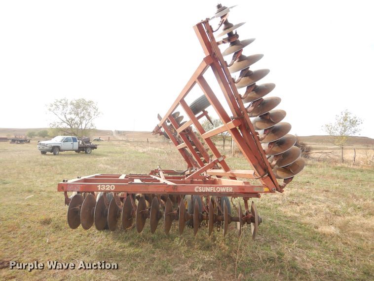 image for item FJ9870 1982 Sunflower 1320-18 tandem off-set disk