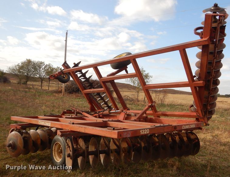 image for item FJ9870 1982 Sunflower 1320-18 tandem off-set disk