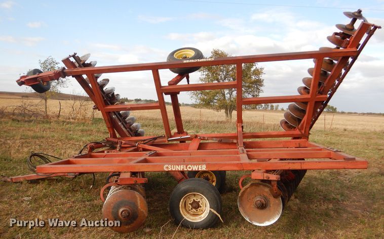 image for item FJ9870 1982 Sunflower 1320-18 tandem off-set disk