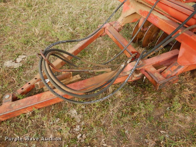 image for item FJ9870 1982 Sunflower 1320-18 tandem off-set disk