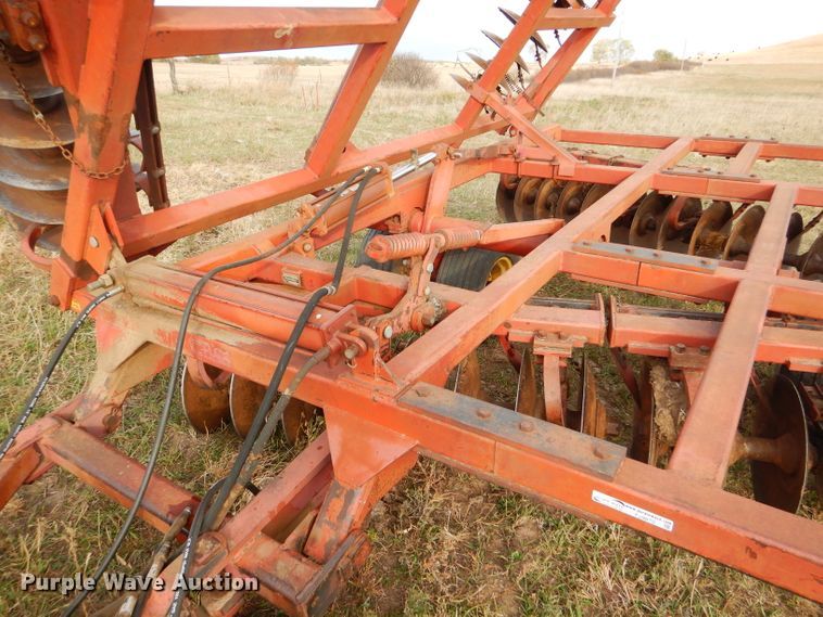 image for item FJ9870 1982 Sunflower 1320-18 tandem off-set disk