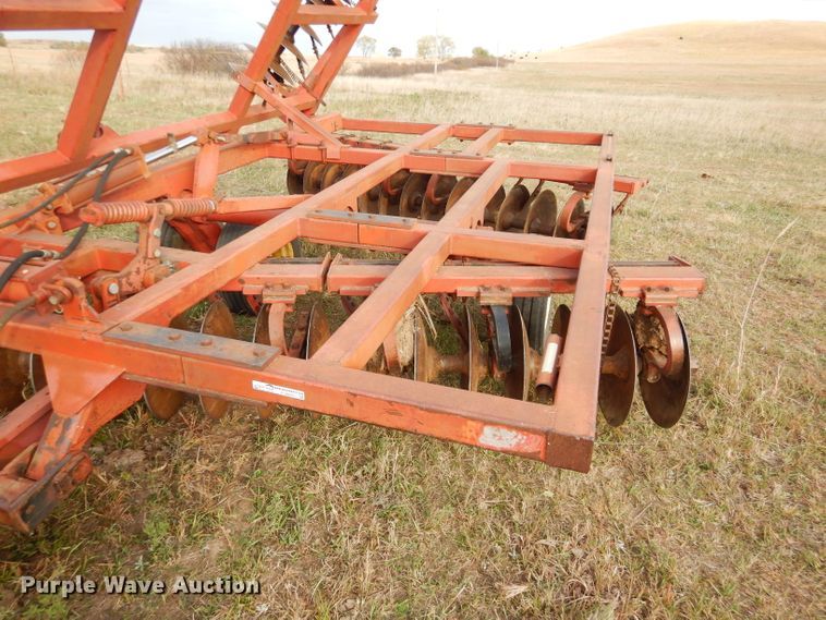 image for item FJ9870 1982 Sunflower 1320-18 tandem off-set disk