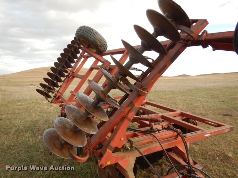 image for item FJ9870 1982 Sunflower 1320-18 tandem off-set disk