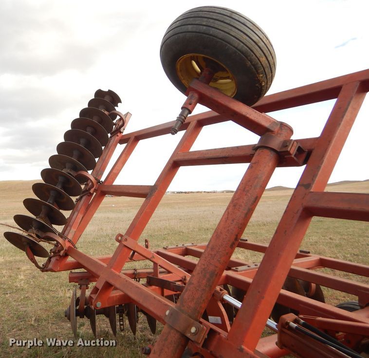 image for item FJ9870 1982 Sunflower 1320-18 tandem off-set disk