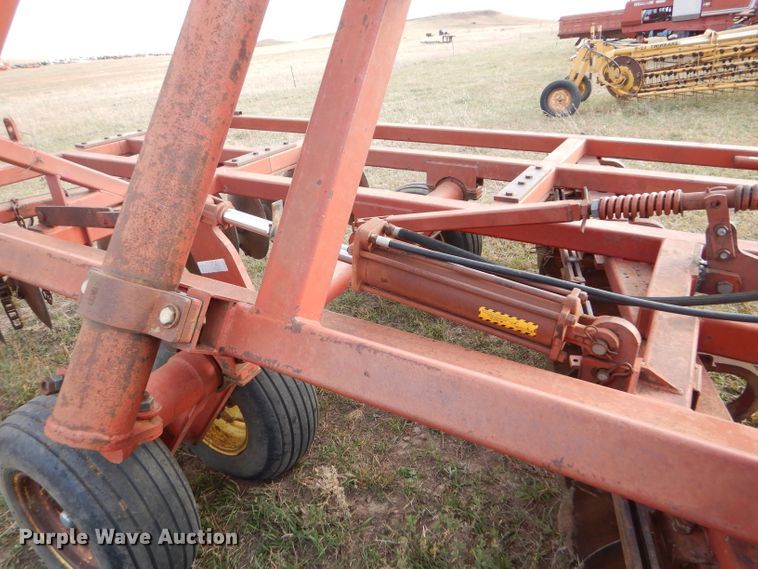 image for item FJ9870 1982 Sunflower 1320-18 tandem off-set disk