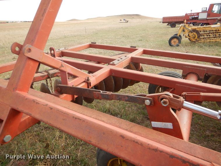 image for item FJ9870 1982 Sunflower 1320-18 tandem off-set disk