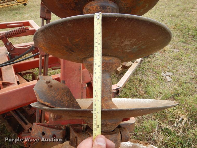 image for item FJ9870 1982 Sunflower 1320-18 tandem off-set disk