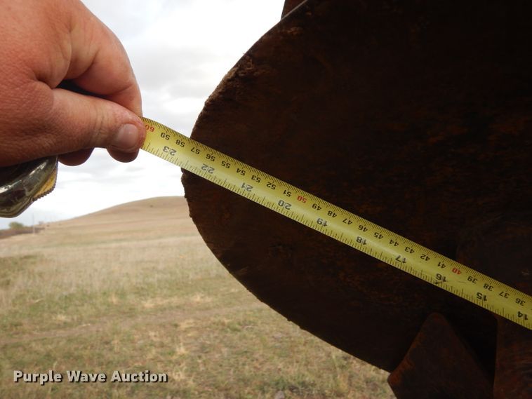 image for item FJ9870 1982 Sunflower 1320-18 tandem off-set disk