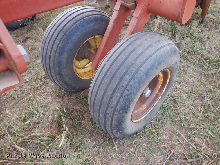 image for item FJ9870 1982 Sunflower 1320-18 tandem off-set disk