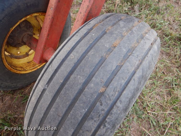 image for item FJ9870 1982 Sunflower 1320-18 tandem off-set disk