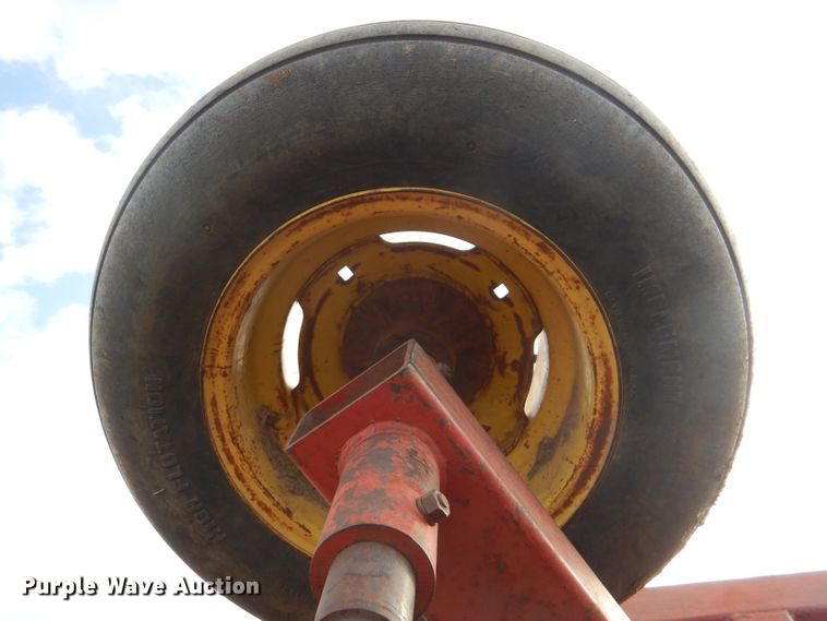 image for item FJ9870 1982 Sunflower 1320-18 tandem off-set disk