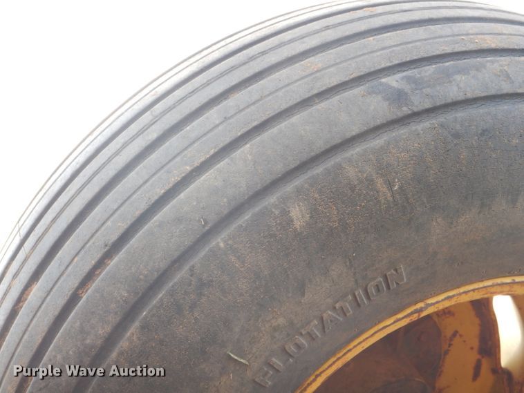 image for item FJ9870 1982 Sunflower 1320-18 tandem off-set disk