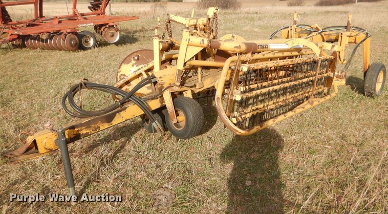 image for item FJ9871 Vermeer R23 hay rake