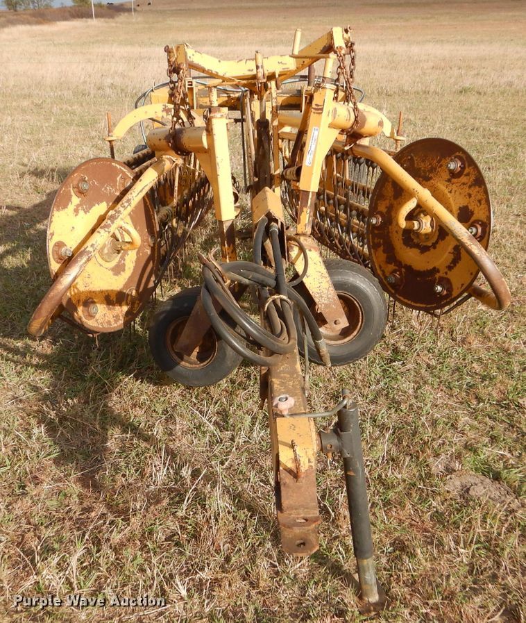 image for item FJ9871 Vermeer R23 hay rake
