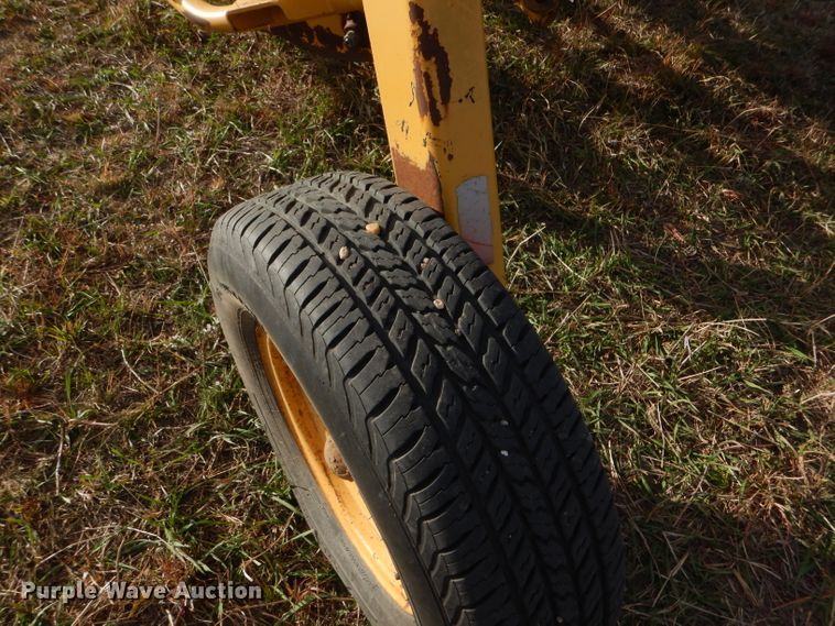 image for item FJ9871 Vermeer R23 hay rake