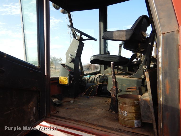 image for item FJ9872 1981 Hesston 6550 windrower