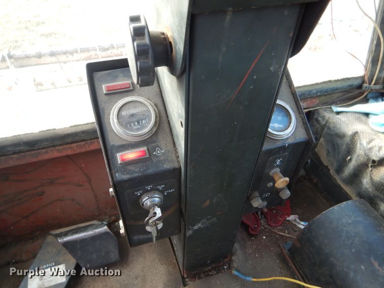 image for item FJ9872 1981 Hesston 6550 windrower