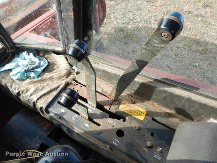 image for item FJ9872 1981 Hesston 6550 windrower