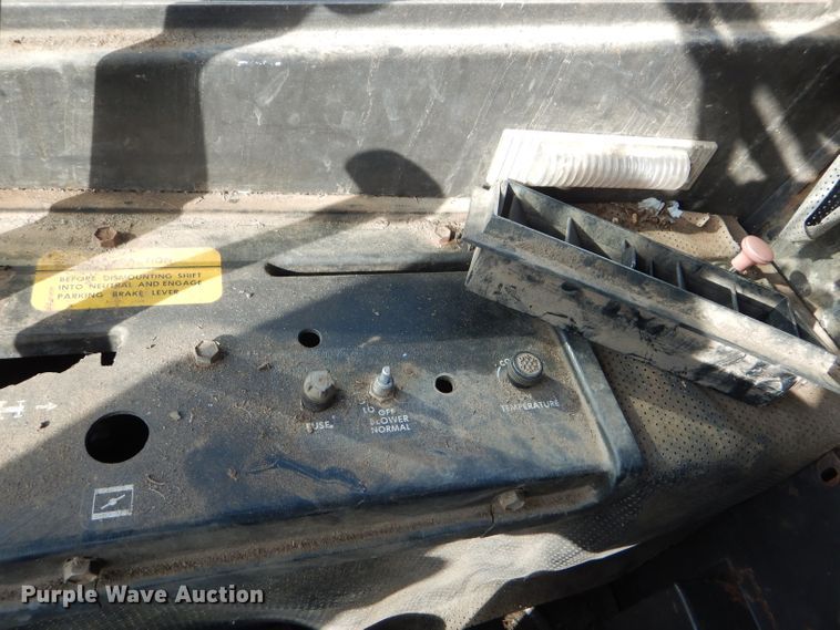 image for item FJ9872 1981 Hesston 6550 windrower