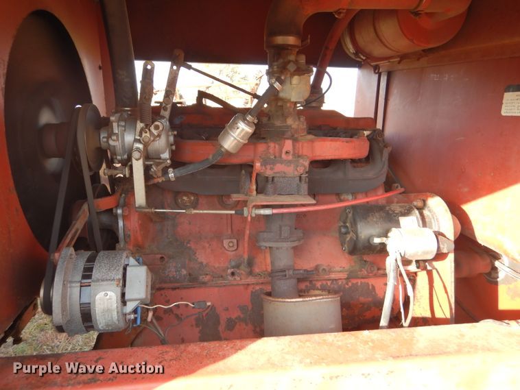 image for item FJ9872 1981 Hesston 6550 windrower