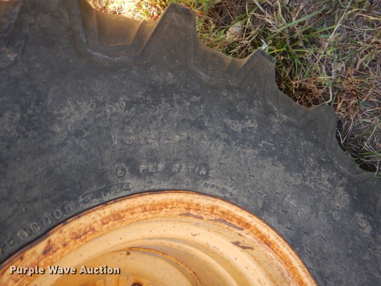 image for item FJ9872 1981 Hesston 6550 windrower