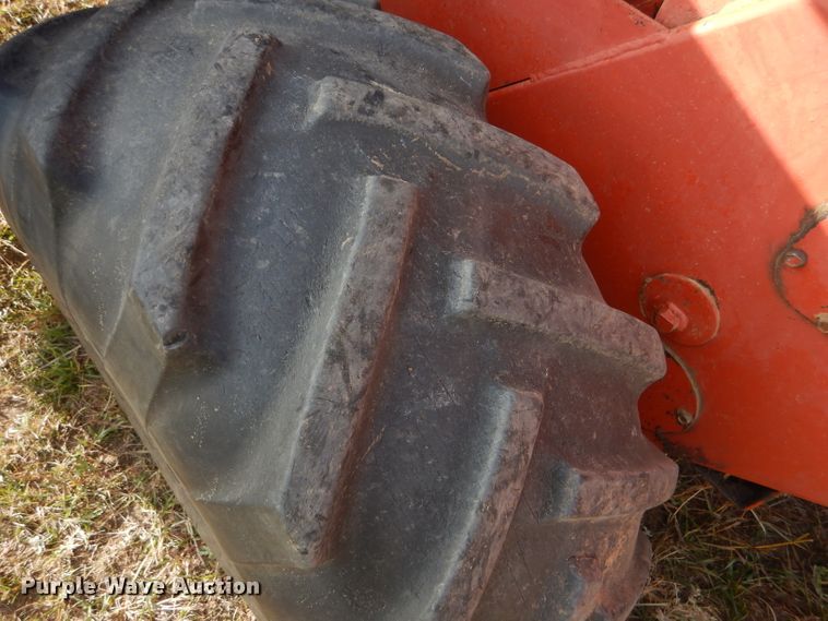 image for item FJ9872 1981 Hesston 6550 windrower