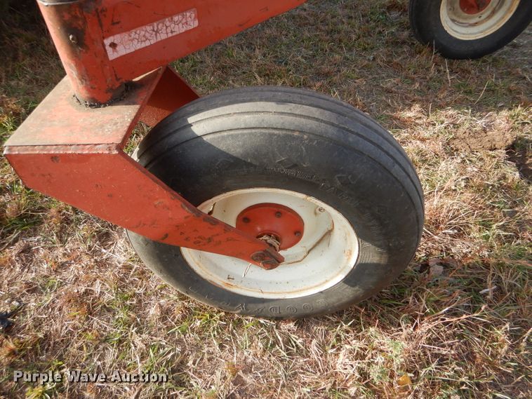 image for item FJ9872 1981 Hesston 6550 windrower