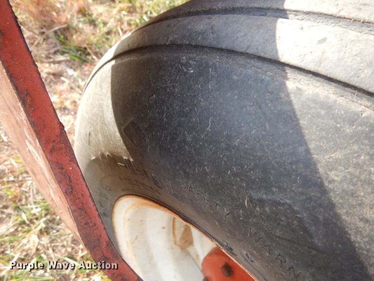 image for item FJ9872 1981 Hesston 6550 windrower