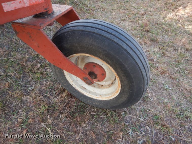 image for item FJ9872 1981 Hesston 6550 windrower